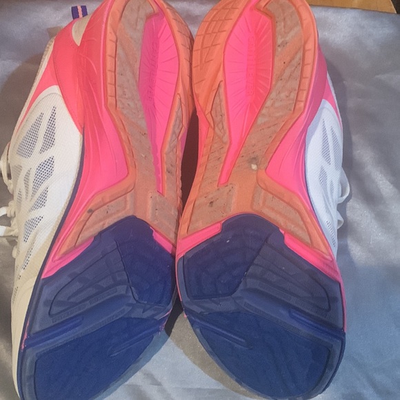 Women’s athletic shoes - Picture 3 of 5